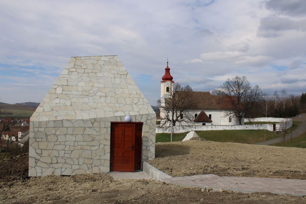 TAR LŐRINC UDVARHÁZ ÉS BARLANG