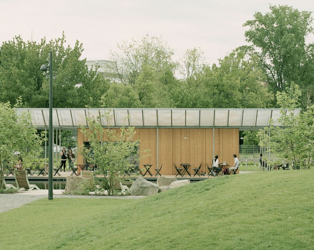 VIZAFOGÓ PARK ÉS PAVILONÉPÜLET