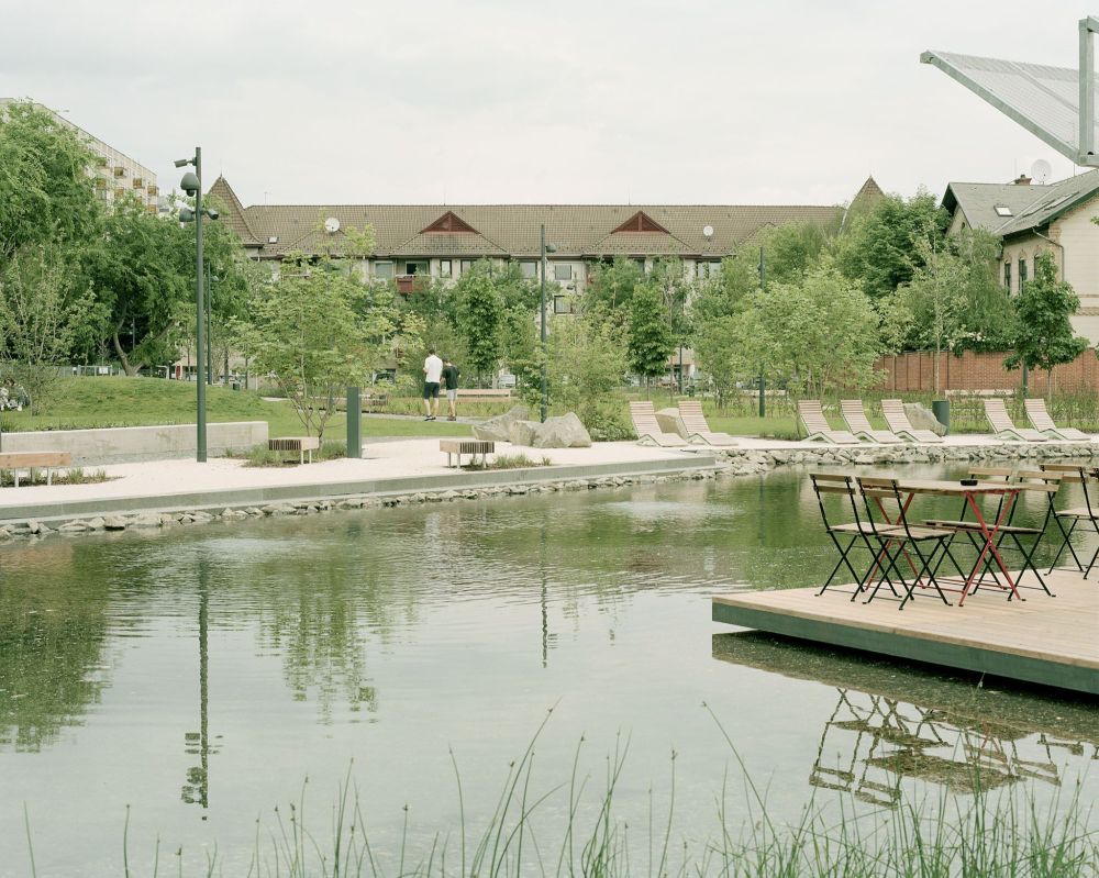 VIZAFOGÓ PARK ÉS PAVILONÉPÜLET